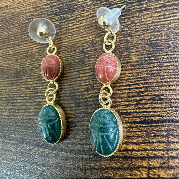 Carved Scarab Beetle Earrings Green and Red Chalcedony Gold Tone Dangle Posts - Picture 5 of 8